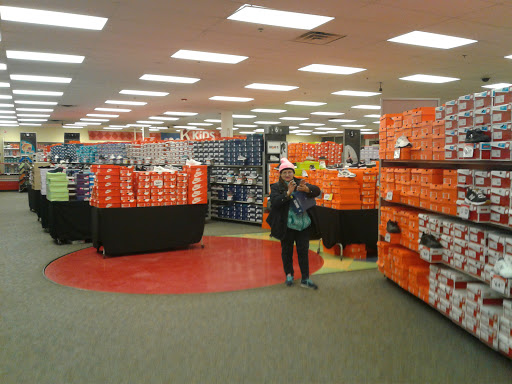Shoe Store «Shoe Carnival», reviews and photos, 2530 W 94th St, Evergreen Park, IL 60805, USA
