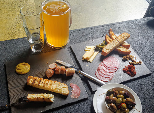 Beer Hall «Cornerstone Craft Beer & Live Music», reviews and photos, 2367 Shattuck Ave, Berkeley, CA 94704, USA