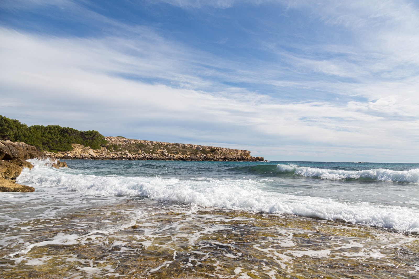 Foto af Calanque des Tamaris med lyst sand & sten overflade