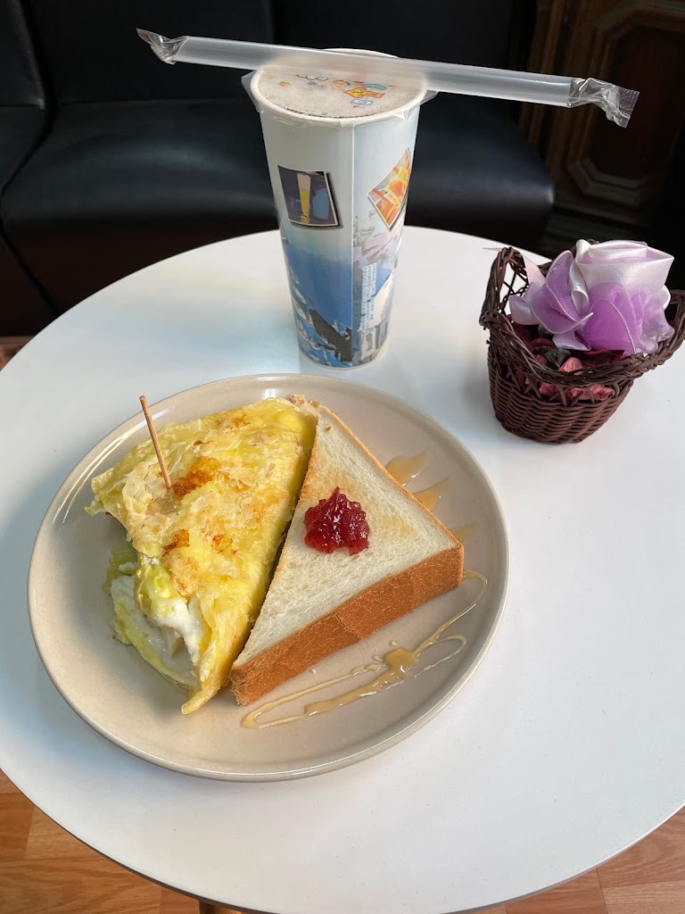 黑貓妞妞插畫創作複合茶飲 的照片