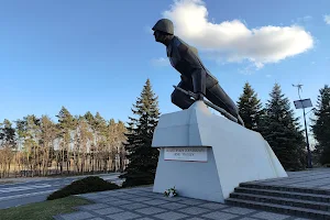 Pomnik Obrońców Mławy w Uniszkach image