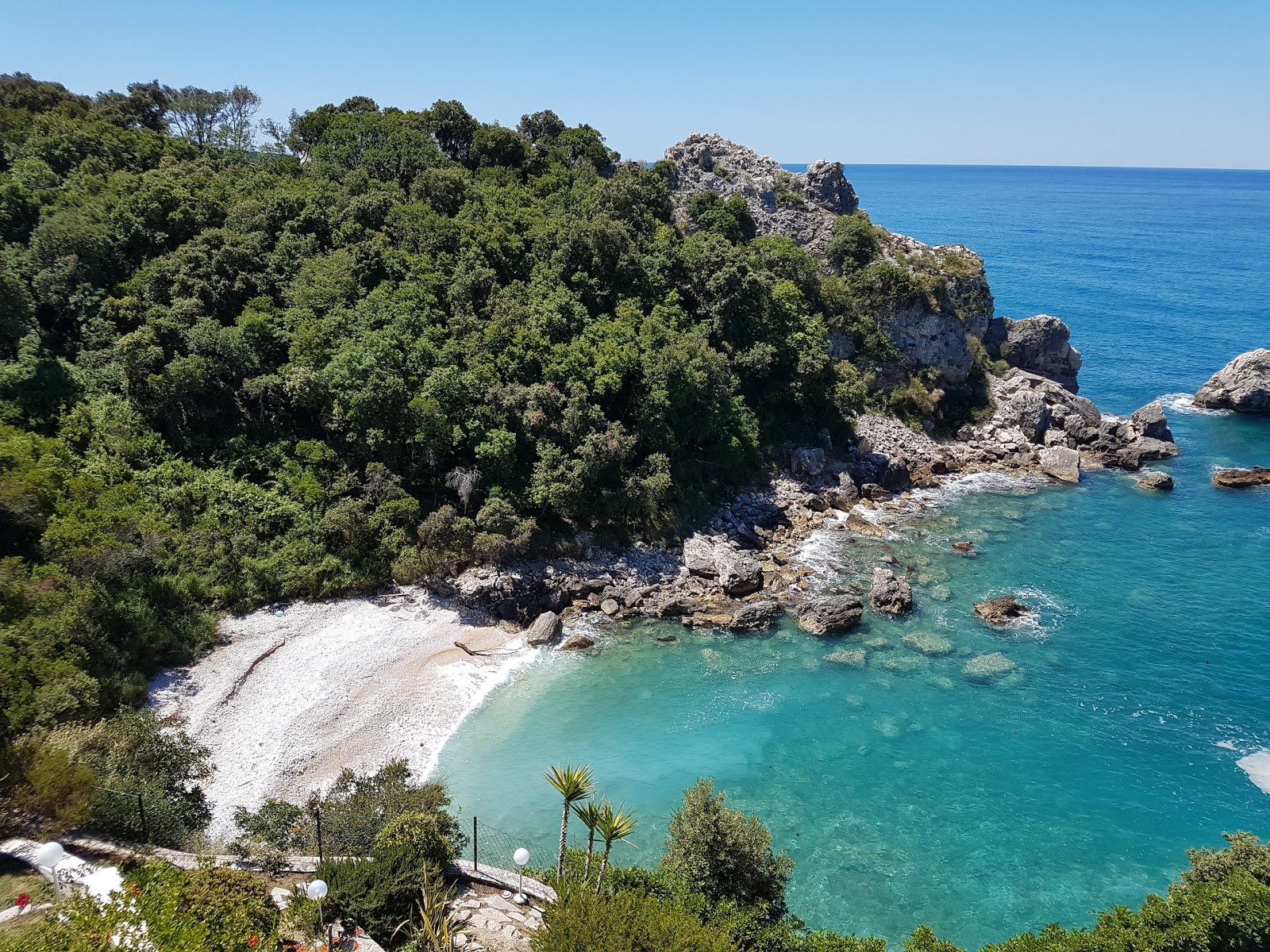 Vedranov beach'in fotoğrafı küçük koy ile birlikte
