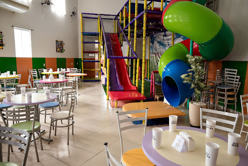 Logo da empresa - Quintal do Vô - Buffet Infantil