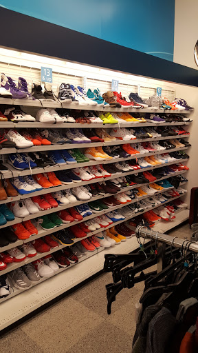 Clothing Store «Ross Dress for Less», reviews and photos, 249 Deane Dr, Rockford, IL 61107, USA