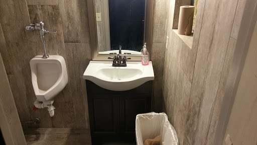 Liquor Store «Flight 747 Liquor Store & Lounge Bar», reviews and photos, 1500 Airport Rd, Jacksonville, FL 32218, USA