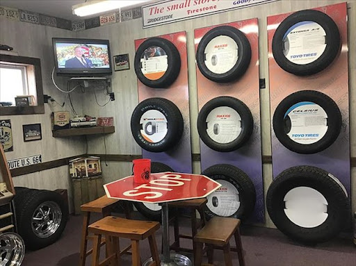 Auto Body Shop «Red Line Auto Sales», reviews and photos, 16 E Monroe Ave, Villa Grove, IL 61956, USA