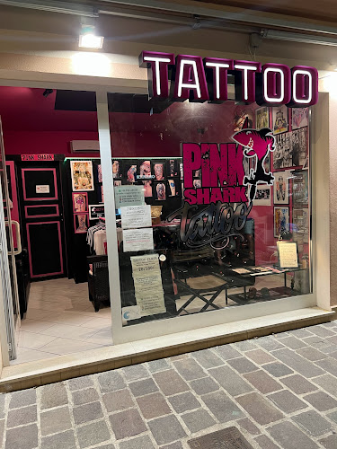 Opinii despre Pink Shark Tattoo în Misano Adriatico - Studio di tatuaggi