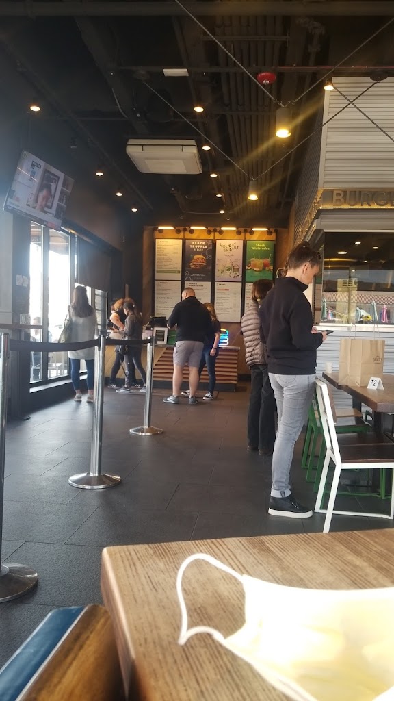 THE LIVING ROOM BAR (The Liv) 65340