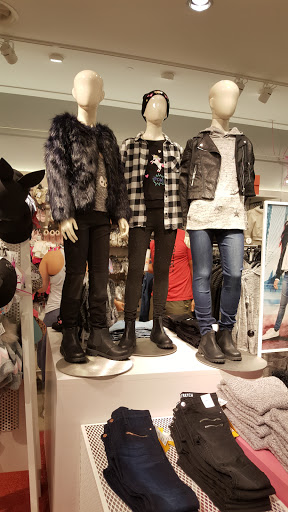 Shopping Mall «The Streets at SouthGlenn», reviews and photos, 6991 S Vine St, Centennial, CO 80122, USA