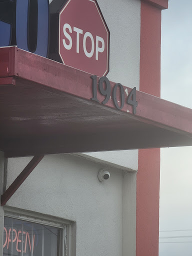 Tobacco Shop «Tobacco Barn», reviews and photos, 1906 N Frazier St, Conroe, TX 77301, USA