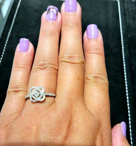 Jewelry Store «Kay Jewelers», reviews and photos, 1401 Greenbrier Parkway S, Chesapeake, VA 23320, USA