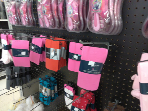 Shopping Mall «Freedom Village Shopping Center», reviews and photos, 1039 Alleghany St, Charlotte, NC 28208, USA