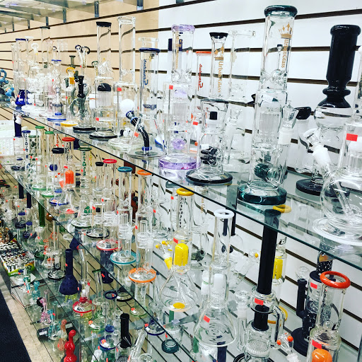 Tobacco Shop «Sunny Smoke Shop», reviews and photos, 34 Railroad Ave, Gloucester, MA 01930, USA