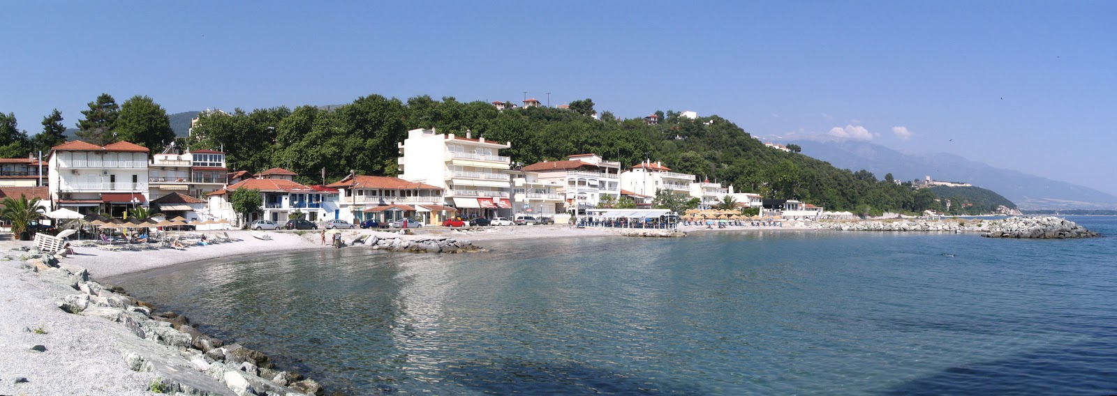 Foto av Platamon beach II med harmaa hiekka ja kivi yta