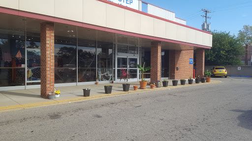 Step Thrift Store, 23830 Ford Rd, Dearborn Heights, MI 48127, USA, 