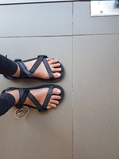 Stores to buy women's flat sandals Tel Aviv