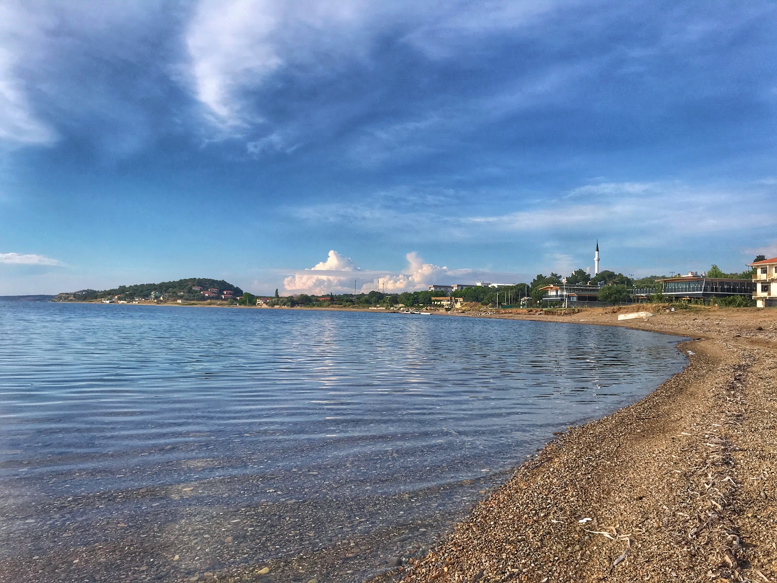 Foto av Troas beach med beige sand och småsten yta