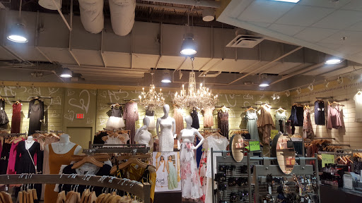 Shopping Mall «Hanes Mall», reviews and photos, 3320 Silas Creek Pkwy, Winston-Salem, NC 27103, USA