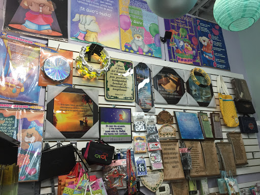 Christian Book Store «Los Cielos Abiertos Christian Bookstore (Libreria Cristiana)», reviews and photos, 6610 Stirling Rd, Hollywood, FL 33024, USA