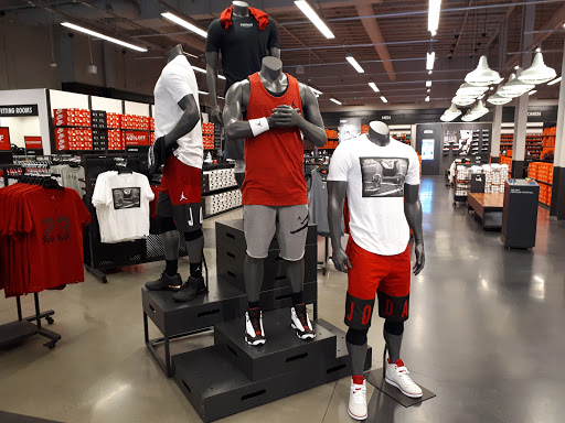 Sportswear Store «Nike East Los Angeles», reviews and photos, 4585 Whittier Blvd, East Los Angeles, CA 90022, USA