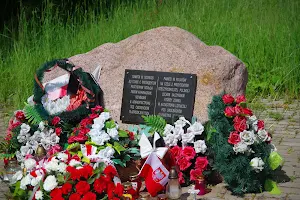 Pomnik Pamięci Ofiar Katastrofy Prezydenckiego samolotu Pod Smoleńskiem image
