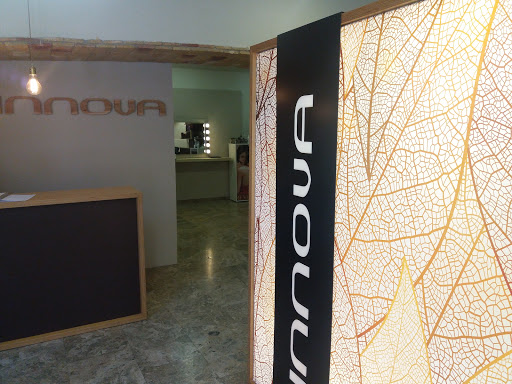 Perruqueria innova en Torroellade Montgrí, Girona