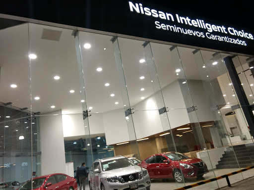 Nissan Satélite