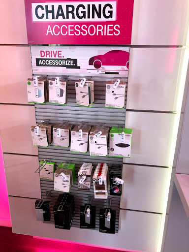 Cell Phone Store «T-Mobile», reviews and photos, 41093 Fremont Blvd #104, Fremont, CA 94538, USA