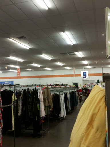 Thrift Store «19th Ave & Baseline Goodwill Retail Store, Donation Center & Career Center», reviews and photos, 1980 W Baseline Rd Suite 120, Phoenix, AZ 85041, USA