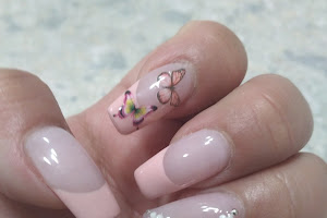 V & M Nails