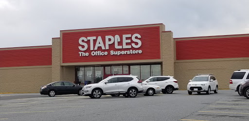 Staples, 129 Plaza Dr, Forest City, NC 28043, USA, 