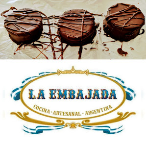 La Embajada, cocina artesanal argentina (antes La Noble Empanada) Av. Universidad 283 local B2 Frente al oxxo de, Juan Bautista La Salle, 37150 León de los Aldama, Gto., México