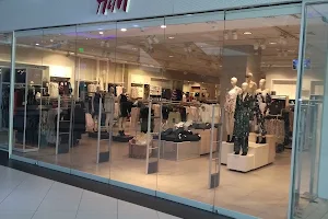 H&M image