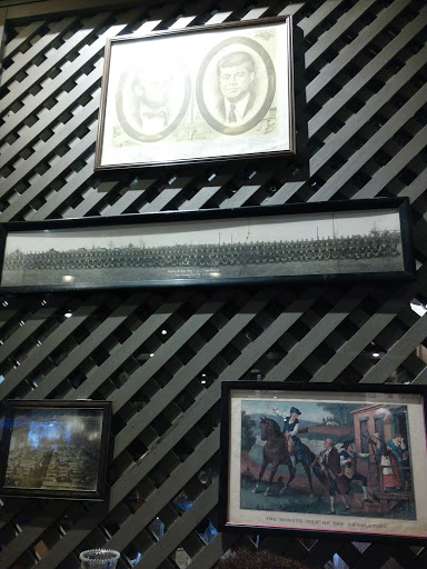 American Restaurant «Cracker Barrel Old Country Store», reviews and photos, 6055 Som Center Rd, Willoughby, OH 44094, USA