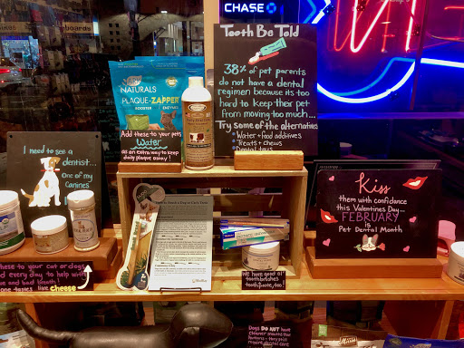 Pet Supply Store «Mud Bay», reviews and photos, 2611 California Ave SW, Seattle, WA 98116, USA