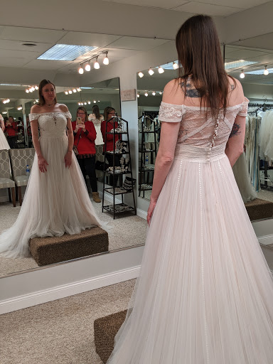 Boutique «Tie the Knot Bridal Boutique», reviews and photos, 844 S Military Ave, Green Bay, WI 54304, USA