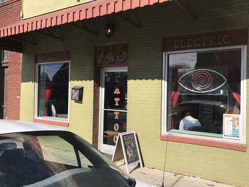 Tattoo Shop «Freaks & Geeks Tattoo Sideshow», reviews and photos, 745 Haywood Rd, Asheville, NC 28806, USA