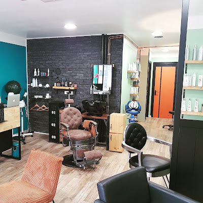 HEYKEL Maître Coiffeur - Barbier - Coiffeur Mixte à Saint-Raphaël