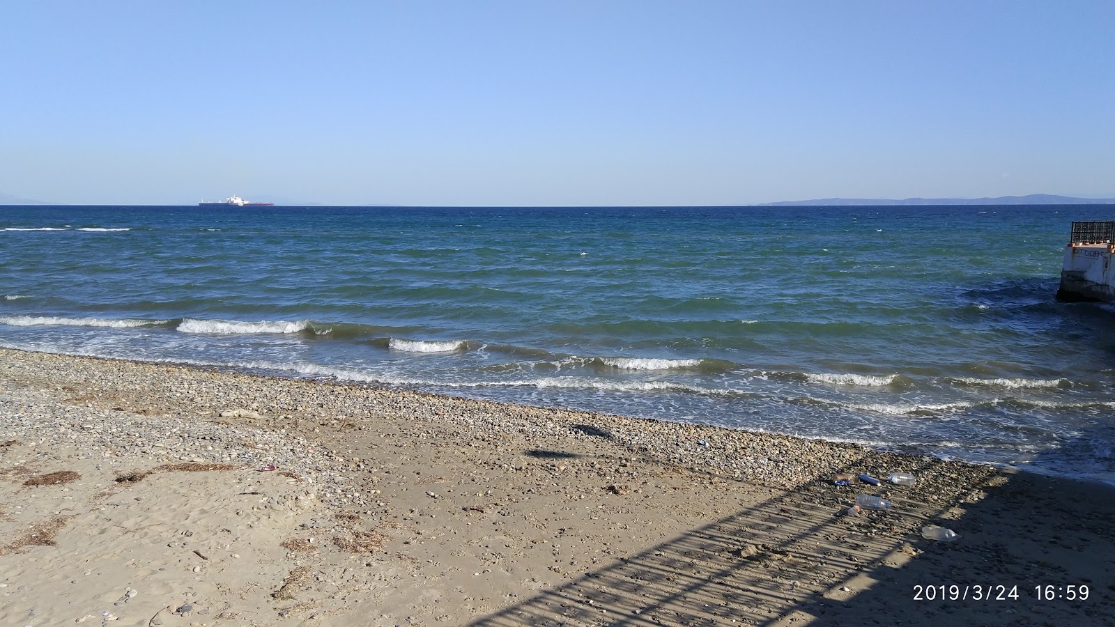 Foto van Sarkoy beach met gemiddeld niveau van netheid