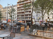 Atmosphère du Restaurant servant le petit-déjeuner Starbucks à Paris - n°7