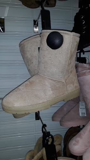 Shopping Mall «Great Western Shopping Center», reviews and photos, 240 N Wilson Rd, Columbus, OH 43204, USA