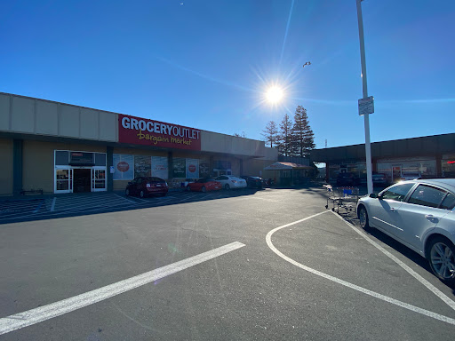 Grocery Store «Grocery Outlet Bargain Market», reviews and photos, 80 E Washington St, Petaluma, CA 94952, USA