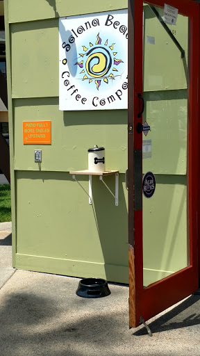 Shopping Mall «Beach Walk Shopping Center», reviews and photos, 437 Hwy 101, Solana Beach, CA 92075, USA