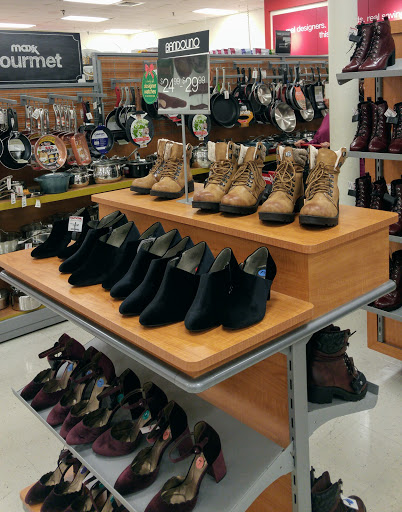 Shoe Store «Shoe Carnival», reviews and photos, 529 W 23rd St, Panama City, FL 32405, USA
