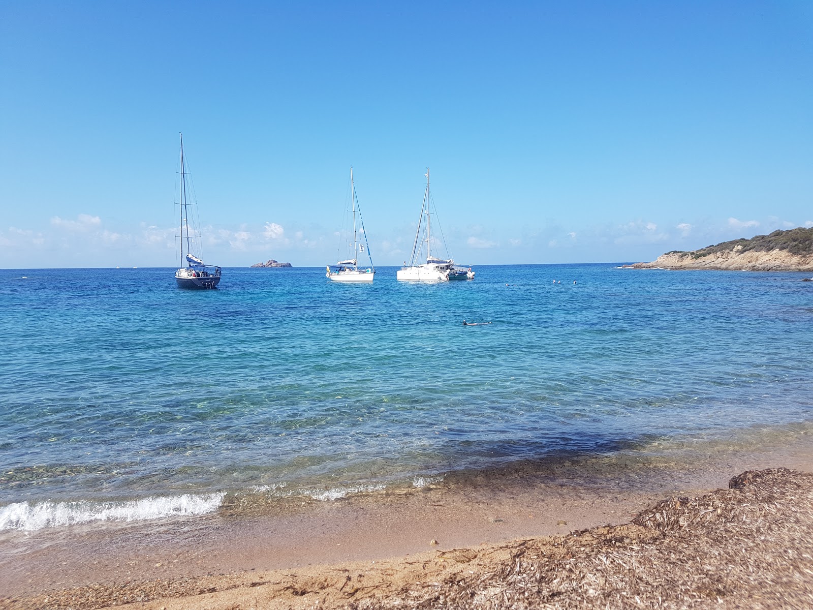 Fotografija Cala Di Fico z modra čista voda površino