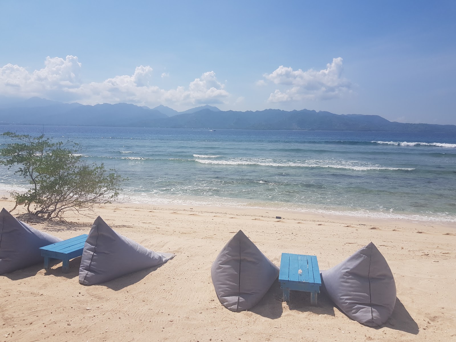 Fotografie cu Gili Meno South-East Beach cu plajă spațioasă