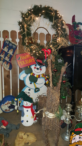 Antique Furniture Store «Useful Things Antiques & Collectibles Store», reviews and photos, 11 Crenshaw Ln, Coxs Creek, KY 40013, USA