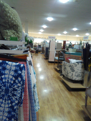 Department Store «T.J. Maxx & HomeGoods», reviews and photos, 111 Taunton St, Plainville, MA 02762, USA