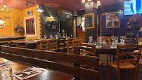 Atmosphère du Restaurant espagnol Los Dos Hermanos à Biarritz - n°18