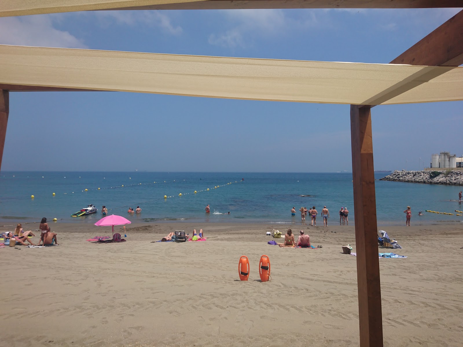 Foto de Playa Benitez área de comodidades